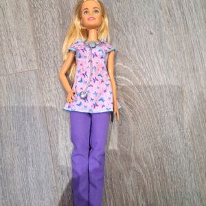 Barbie nurse only displayed 💜